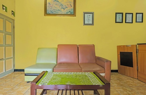 Salatiga Hotel | OYO 92486 Hotel Permata 3
