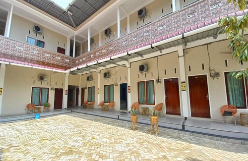 Pekanbaru Hotel | OYO 92562 Dewata Homestay