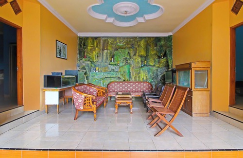 Karanganyar Hotel | OYO 92631 Hotel Dan Aula Wahyu Sari B