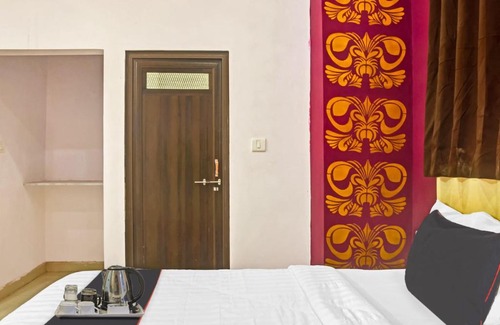 Central Area Hotel | OYO 92757 Hotel Thakur