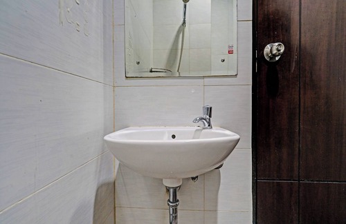 Karawang Hotel | OYO 92768 Flagship Exclusive Colombus Near Stasiun Karawang