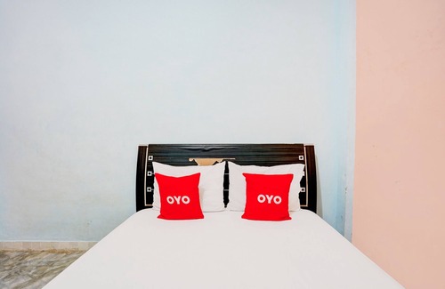 Gresik Hotel | OYO 92887 Hotel Senja Syariah