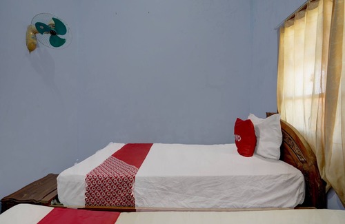 Gresik Hotel | OYO 92903 Barokah Hotel Syariah