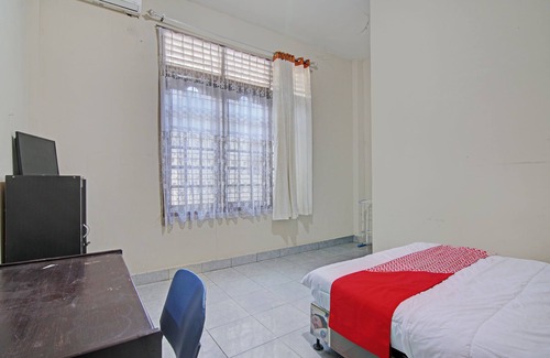 Dumai Hotel | OYO 92928 Lavina Guesthouse