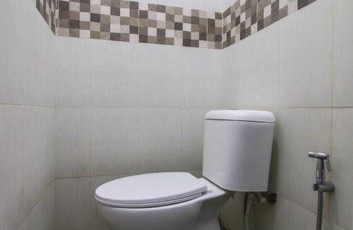 West Semarang Hotel | OYO 93095 New Puspa Residence