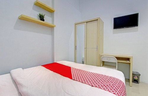 West Semarang Hotel | OYO 93095 New Puspa Residence