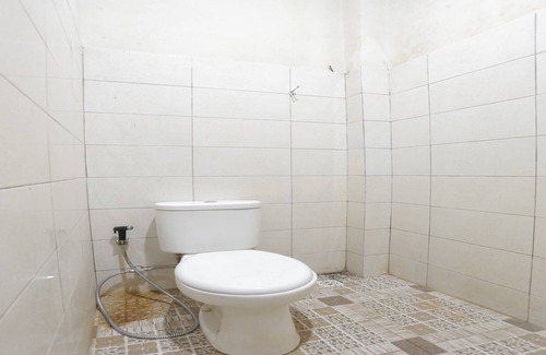 Borneo Hotel | OYO 93119 Guest House Leo Patra