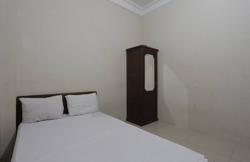 Borneo Hotel | OYO 93119 Guest House Leo Patra