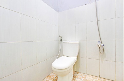 Brebes Hotel | OYO 93208 Guest House Cemara 2