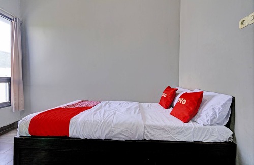 Cikampek Hotel | OYO 93328 Graha Citra Syariah