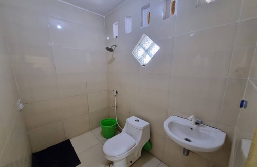 Asembagus Hotel | OYO 93384 New Asembagus 2