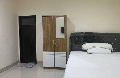 Gowa Hotel | OYO 93388 Enjoy Homestay & Cafe