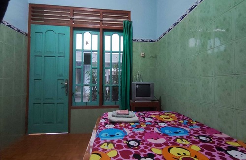 Pleret Hotel | OYO 93394 Pondok Wisata Kurniawan 2NearWonogondang Camp (Bumi Perkemahan Wonogondang)