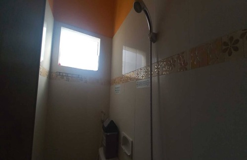 Pleret Hotel | OYO 93394 Pondok Wisata Kurniawan 2NearWonogondang Camp (Bumi Perkemahan Wonogondang)