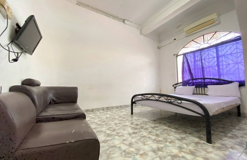 Tanjung Uncang Hotel | OYO 93397 Hotel California