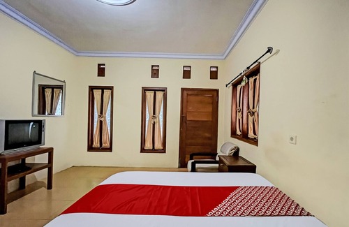 Mojokerto Hotel | OYO 93422 Villa Tirto
