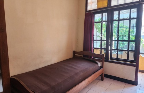 Siwalankerto Hotel | OYO 93869 Regina Homestay Syariah