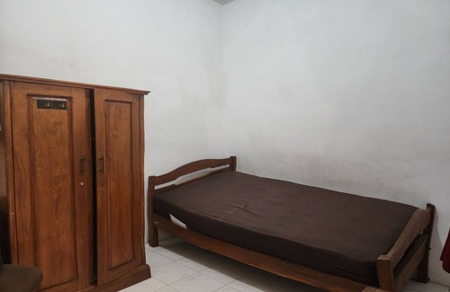 Siwalankerto Hotel | OYO 93869 Regina Homestay Syariah