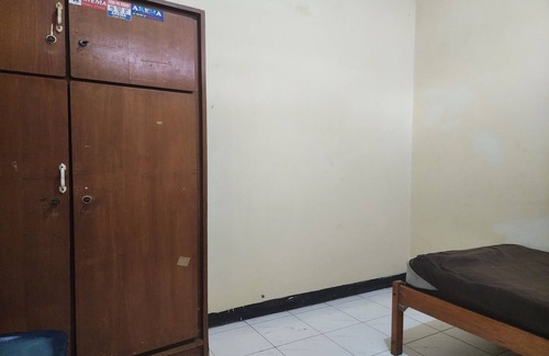 Siwalankerto Hotel | OYO 93869 Regina Homestay Syariah