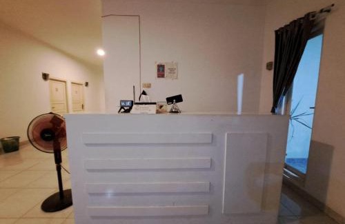 West Cirebon Hotel | OYO 93870 Damai Guest House Cirebon