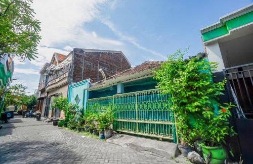 Surabaya Hotel | OYO 93895 Koh Wat Homestay Syariah