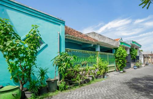 Surabaya Hotel | OYO 93895 Koh Wat Homestay Syariah