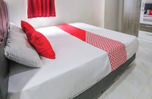 Depok Hotel | OYO 93948 Bunda Rachma Rooms