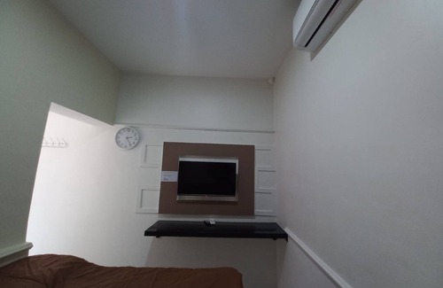 Karawang Timur Hotel | OYO 93962 Jm Guest House