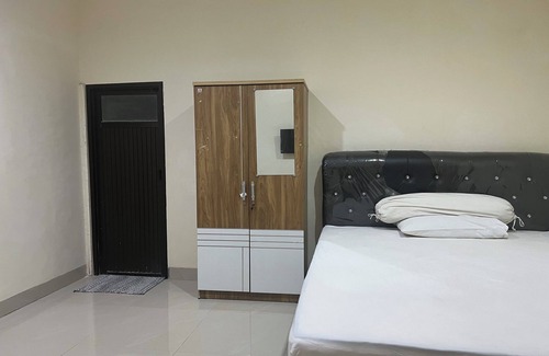 Tetebatu Hotel | OYO 94015 Kost Alif Near Masjid Jami Nurul Huda