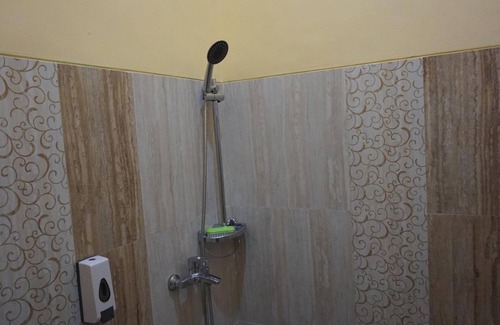 Jember Hotel | OYO 94147 Anasya Homestay