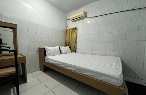 Tetebatu Hotel | OYO 94161 Kost Aisyah Near Citra Grand Galesong City(Pattalassang)