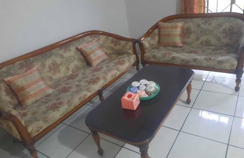 Sangkanurip Hotel | OYO 94212 Home Stay Syariah Annur
