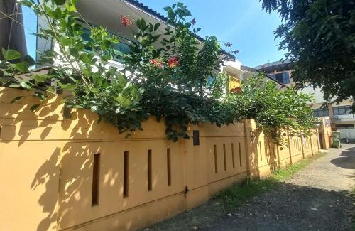 Purwokerto Hotel | OYO 94650 Guest House Sakinah