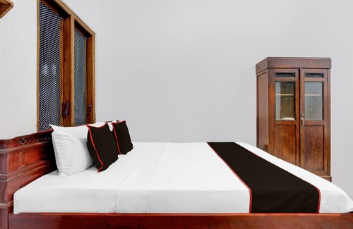 Banyumas Hotel | OYO 94672 Putri Kinasih