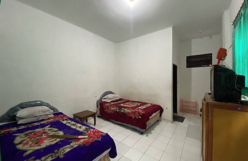 Teuku Umar Hotel | OYO 94705 Puri Queen Dua