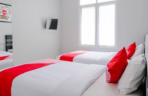 Jember Hotel | OYO 995 Alice's Homestay Syariah