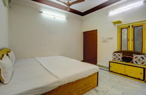 Gwalior Hotel | OYO Bluebird Inn Hotel And Guest House