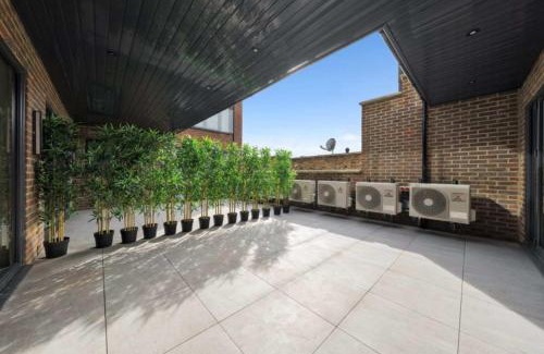 West Ealing Apartment | OYO Fine B&B