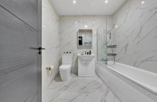 West Ealing Apartment | OYO Fine B&B