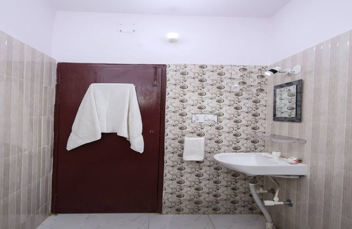 Sector II House | OYO Flagship 13524 Swapan Guest House