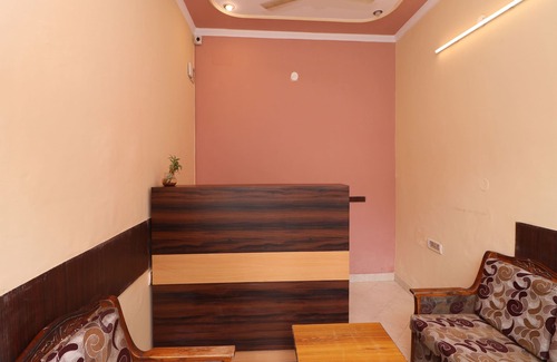 Sector 14 Hotel | OYO Flagship 14530 Sector 14 Harsh Villa