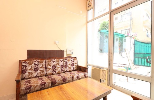 Sector 14 Hotel | OYO Flagship 14530 Sector 14 Harsh Villa