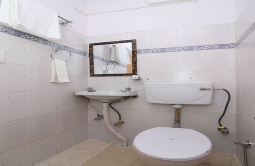 Sector 14 Hotel | OYO Flagship 14530 Sector 14 Harsh Villa