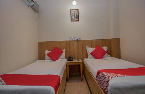 Pashim Vihar Hotel | OYO Flagship 15411 pachim vihar metro station
