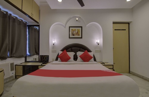 Thousand Lights West Hotel | OYO Flagship 488 Nungambakkam-Apollo Hospital