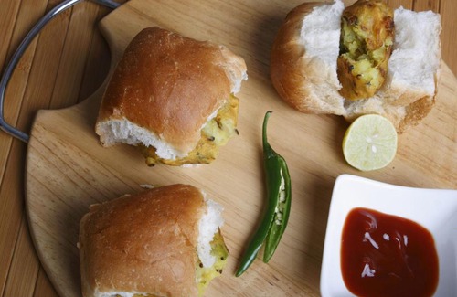 Pune Hotel | OYO Flagship 75731 Hotel Om Sai Lodging