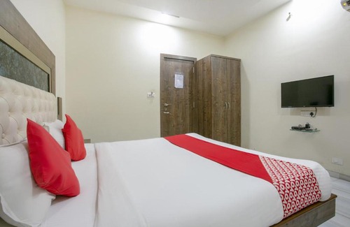 Kurla West Hotel | OYO Flagship 76107 Royce Executive
