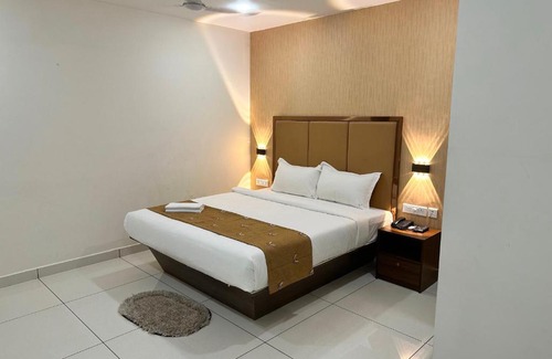 Alwaye Hotel | OYO Flagship 81165 Flyview Residency