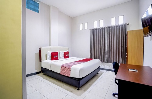 Wonokromo Hotel | OYO Flagship 90890 Bratang Gede Residence