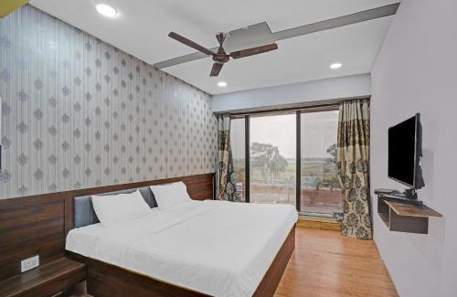 Surat Hotel | OYO Flagship Hotel Happy Inn